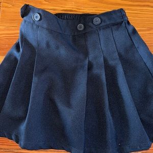 Darling girls skirt for school or anything in between! Perfect condition!
